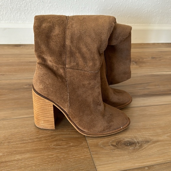 Knee High Boot Size 6.5 - Picture 2 of 3